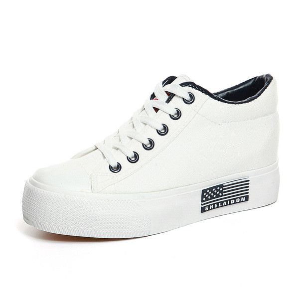 Πολύ κομψά και άνετα καθημερινά γυναικεία  πάνινα παπούτσια σε πλατφόρμα 5 εκ. Σε ποικιλία χρωμάτων