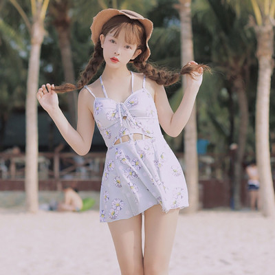 Κομψή παραλία φόρεμα με μοτίβα λουλουδιών σε ροζ και μπλε χρώμα