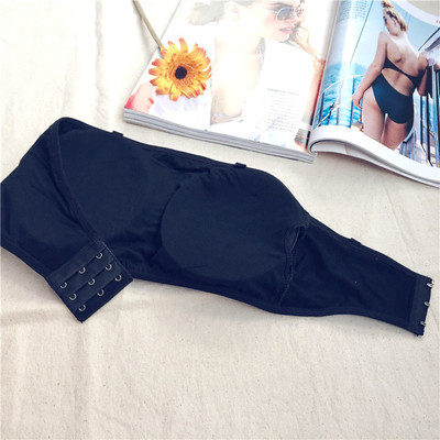 Άνετα στράπλες σουτιέν με τα μαξιλάρια σε μαύρο και άσπρο