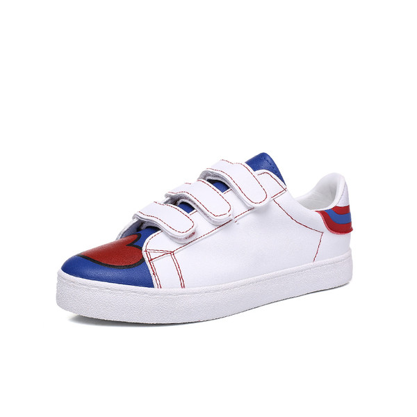 Πολύ φρέσκα και ενδιαφέροντα καθημερινά αθλητικά πάνινα παπούτσια με κεντήματα καρδιάς και λουράκια βελκρό