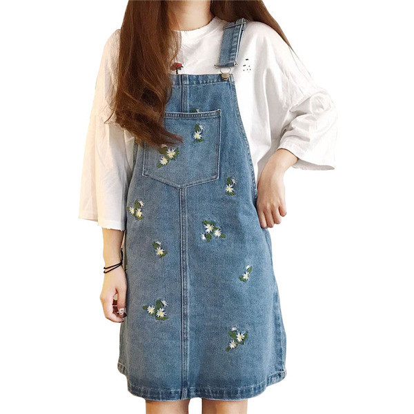 denim jumpsuit σύντομο γυναικών με μεγάλες τσέπες και κεντημένα λουλούδια