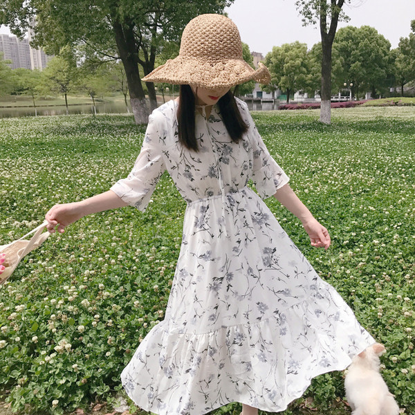 Δωρεάν λεπτό το καλοκαίρι γυναικών φόρεμα με floral μοτίβα