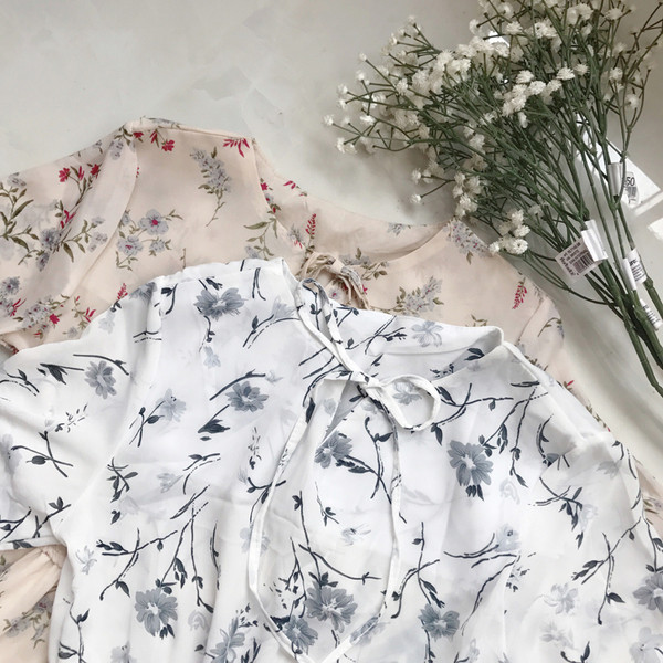 Δωρεάν λεπτό το καλοκαίρι γυναικών φόρεμα με floral μοτίβα