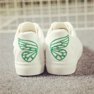 Καθημερινά πολύ άνετα γυναικεία αθλητικά παπούτσια με ενδιαφέρον κέντημα