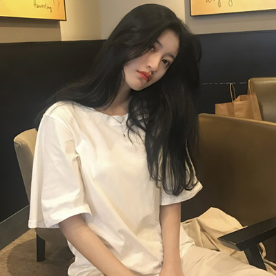 Καθαρίστε μεγάλη κυρίες T-shirt σε διάφορα χρώματα