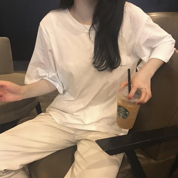 Καθαρίστε μεγάλη κυρίες T-shirt σε διάφορα χρώματα