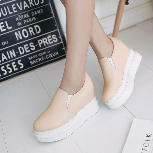Κομψά γυναικεία παπούτσια σε μεγάλη πλατφόρμα - ιδανικό για την καθημερινή ζωή