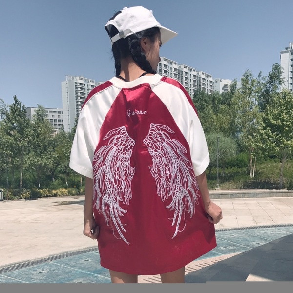 Στυλ πουκάμισο “Wide κυρίες φίλος” με φτερά κεντημένα πίσω