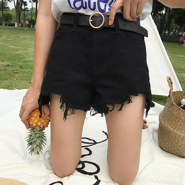 Πολύ μοντέρνο και άνετο κυρίες σύντομη παντελόνι τζιν σε μαύρο και άσπρο με κρόσσια στα πόδια