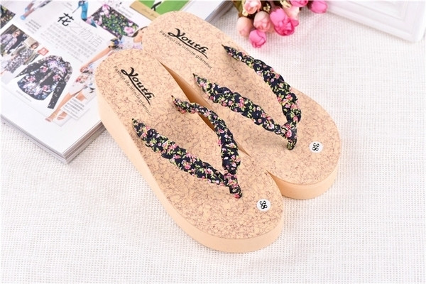 Casual γυναικείες παντόφλες με ψηλά πέλματα και πολύχρωμους δεσμούς