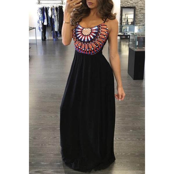 Πολλές κομψό γυναίκες μακρύ μαύρο φόρεμα με χρωματιστές μπουστάκι