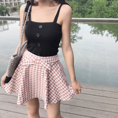 Φρέσκα καλοκαίρι σετ από τρία μέρη - φούστα, οροφή της δεξαμενής και ένα λεπτό μπουφάν