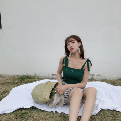 Φρέσκα καλοκαίρι σετ από τρία μέρη - φούστα, οροφή της δεξαμενής και ένα λεπτό μπουφάν