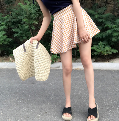 Φρέσκα καλοκαίρι σετ από τρία μέρη - φούστα, οροφή της δεξαμενής και ένα λεπτό μπουφάν