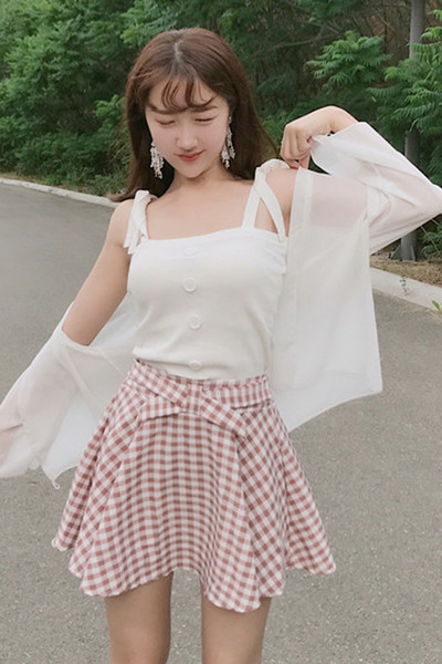 Φρέσκα καλοκαίρι σετ από τρία μέρη - φούστα, οροφή της δεξαμενής και ένα λεπτό μπουφάν