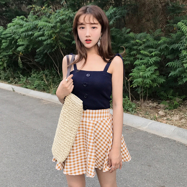 Φρέσκα καλοκαίρι σετ από τρία μέρη - φούστα, οροφή της δεξαμενής και ένα λεπτό μπουφάν