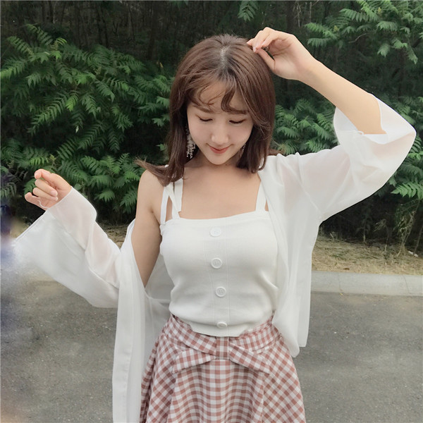 Φρέσκα καλοκαίρι σετ από τρία μέρη - φούστα, οροφή της δεξαμενής και ένα λεπτό μπουφάν