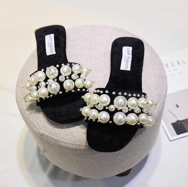 Γυναικείες παντόφλες σουέτ με μεγάλες χάντρες - 3 χρώματα