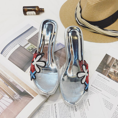 Γυναικείες παντόφλες με διαφανείς ιμάντες από σιλικόνη και κορυφαία κεντήματα στη μία πλευρά - 5 χρώματα