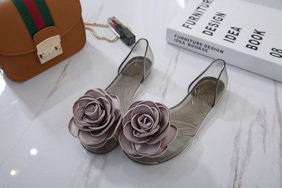 Πολύ άνεταγια το καλοκαίρι από καουτσούκ σανδάλια για τις γυναίκες με μια ενδιαφέρουσα εφαρμογή - Rose