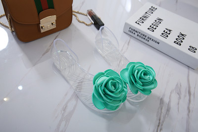 Πολύ άνεταγια το καλοκαίρι από καουτσούκ σανδάλια για τις γυναίκες με μια ενδιαφέρουσα εφαρμογή - Rose