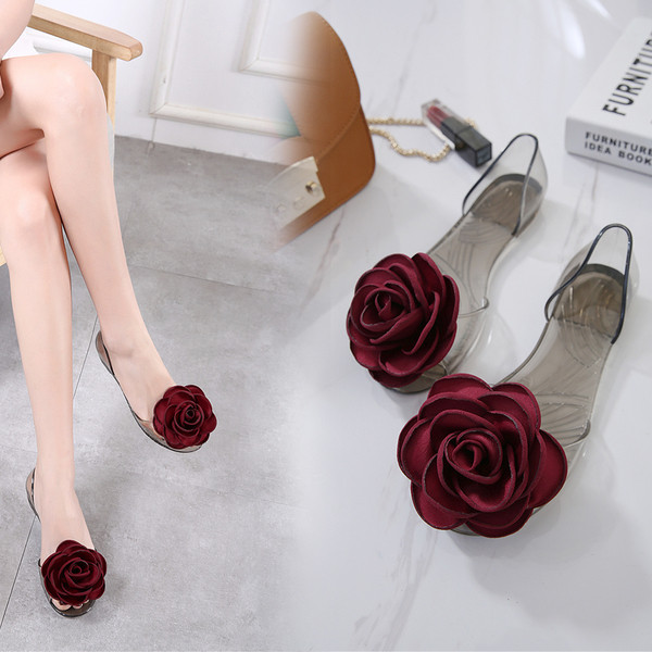 Πολύ άνεταγια  το καλοκαίρι από καουτσούκ σανδάλια για τις γυναίκες με μια ενδιαφέρουσα εφαρμογή - Rose