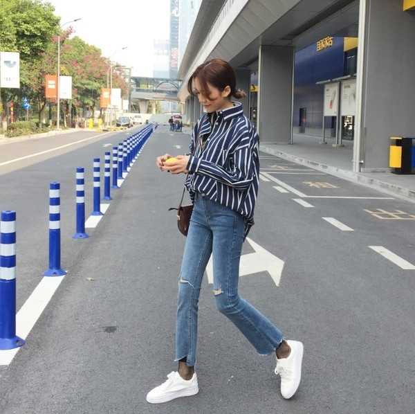 Πανέμορφα τζιν παντελόνια με δαντελωτά άκρα 