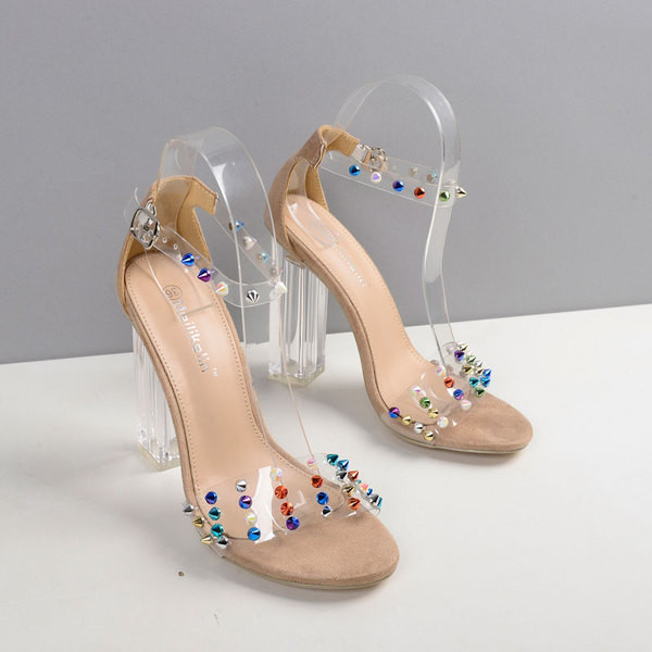 Σούπερ μοντέλο φρέσκο ​​καλοκαίρι παπούτσια με ψηλά τρέχουσα διαφανή και χρωματιστά καρφιά