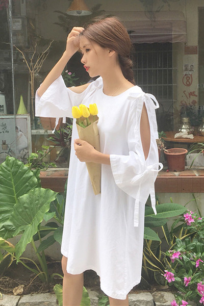 Πολύ κομψή  μακρύ μπλούζα τύπου πουκάμισο με γυμνά στοιχεία μανίκι