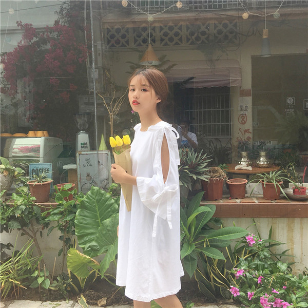 Πολύ κομψή  μακρύ μπλούζα τύπου πουκάμισο με γυμνά στοιχεία μανίκι