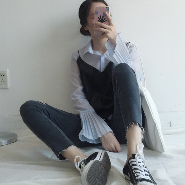 Πολύ κομψά και μοντέρνα παντελόνια denim με 7/8 πόδια και σχισμένα γόνατα