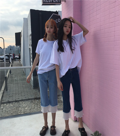 Καθημερινά παντελόνια denim με 7/8 πόδι και πολύ ενδιαφέρουσα δαντέλα