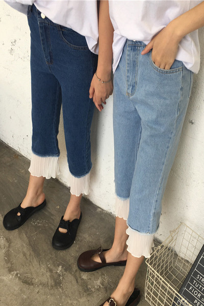 Καθημερινά παντελόνια denim με 7/8 πόδι και πολύ ενδιαφέρουσα δαντέλα