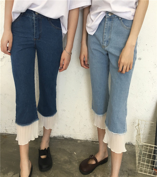 Καθημερινά παντελόνια denim με 7/8 πόδι και πολύ ενδιαφέρουσα δαντέλα