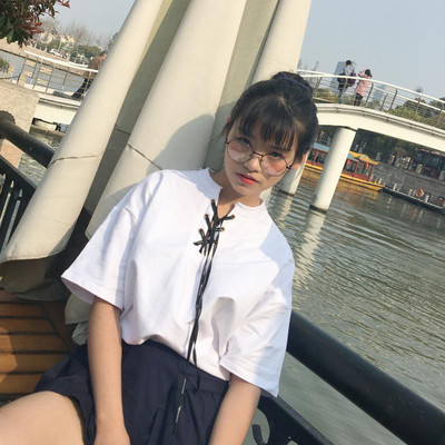 Πολλά φρέσκα κυρίες καλοκαίρι δύο μέρη