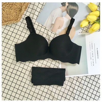 Κομψό κυρίες λεπτό σετ σουτιέν σε μια ποικιλία χρωμάτων