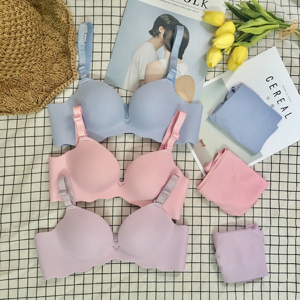 Κομψό κυρίες λεπτό σετ σουτιέν σε μια ποικιλία χρωμάτων