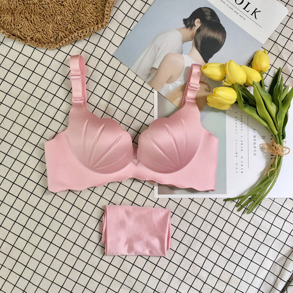 Κομψό κυρίες λεπτό σετ σουτιέν σε μια ποικιλία χρωμάτων