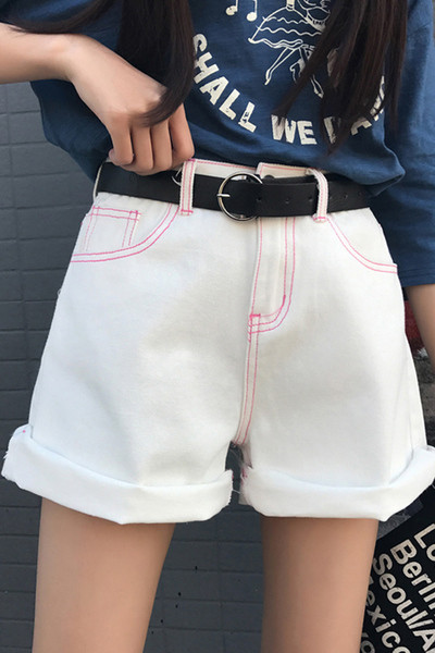 τζιν παντελόνι σύντομες πολλές σύγχρονες γυναίκες με μεγάλη πόδια