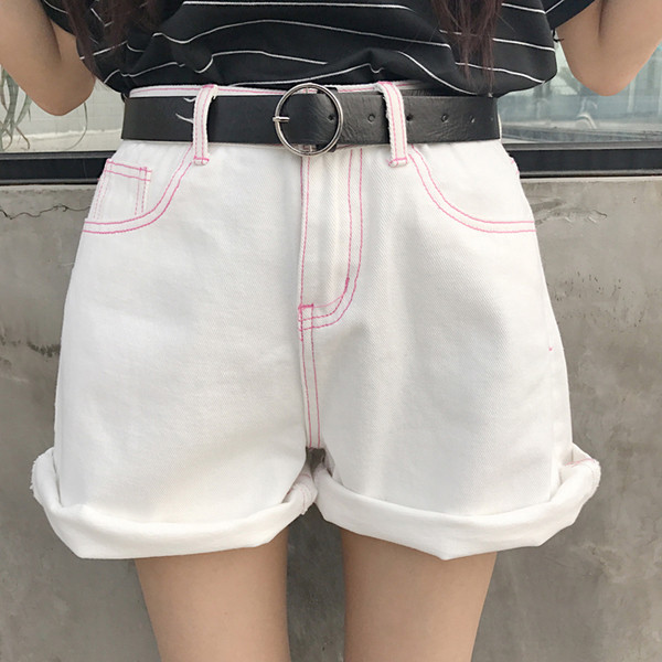 τζιν παντελόνι σύντομες πολλές σύγχρονες γυναίκες με μεγάλη πόδια