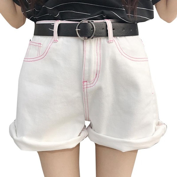 τζιν παντελόνι σύντομες πολλές σύγχρονες γυναίκες με μεγάλη πόδια