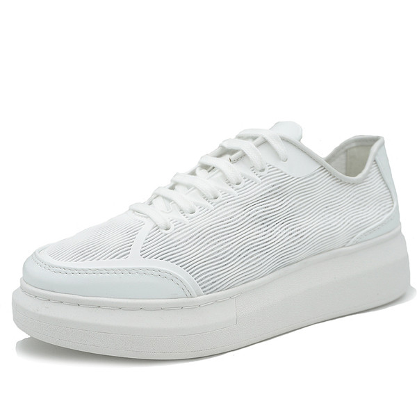 Πολύ κομψό και άνετο το καλοκαίρι πλέγμα παπούτσια των ανδρών σε μαύρο και άσπρο