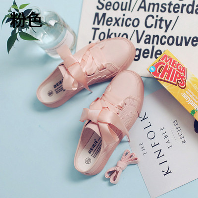 Κομψά και πολύ όμορφα γυναικεία παπούτσια με κορδέλα