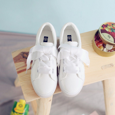 Κομψά και πολύ όμορφα γυναικεία παπούτσια με κορδέλα