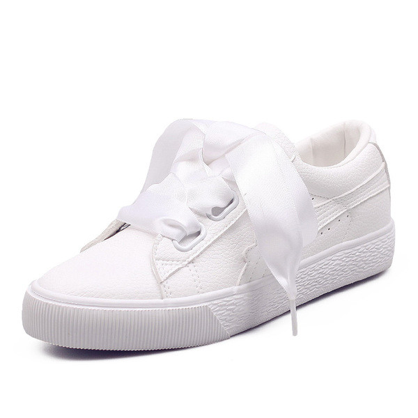 Κομψά και πολύ όμορφα γυναικεία παπούτσια με κορδέλα