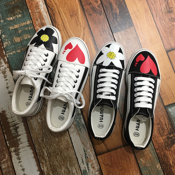 Πολύ άνετα γυναικεία  πάνινα παπούτσια με ενδιαφέρουσες εικονογραφήσεις - 2 μοντέλα