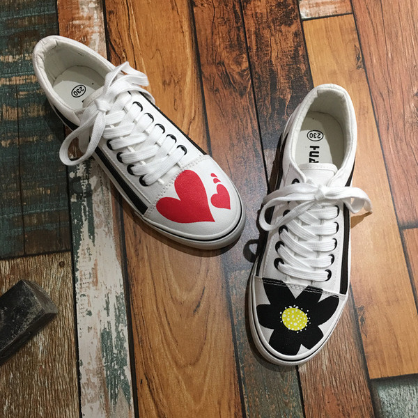 Πολύ άνετα γυναικεία  πάνινα παπούτσια με ενδιαφέρουσες εικονογραφήσεις - 2 μοντέλα