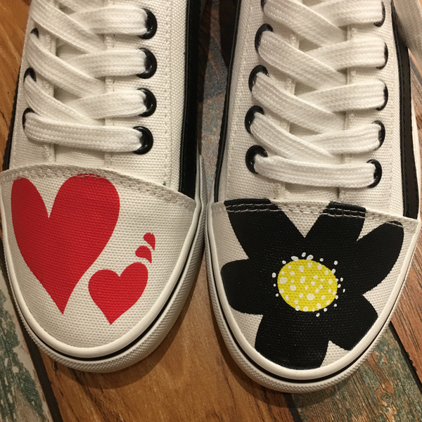 Πολύ άνετα γυναικεία  πάνινα παπούτσια με ενδιαφέρουσες εικονογραφήσεις - 2 μοντέλα