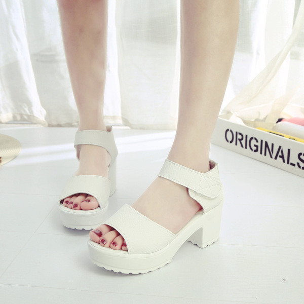 Καθαρίστε κυρίες σανδάλια με ψηλά τακούνια με πόρπη γύρω από τον αστράγαλο