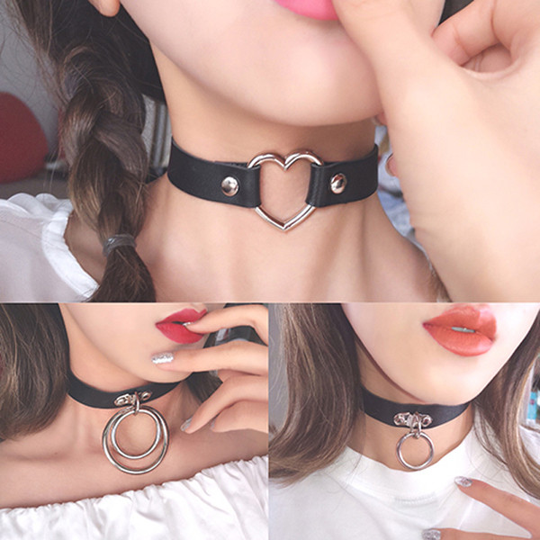 Много стилен дамски кожен чокър с различни висулки